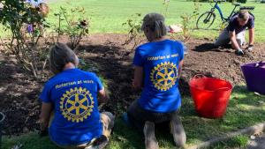 Rotarians at work in Victoria Park